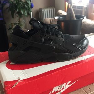 Nike Huaraches 7.5 men brand new never been worn